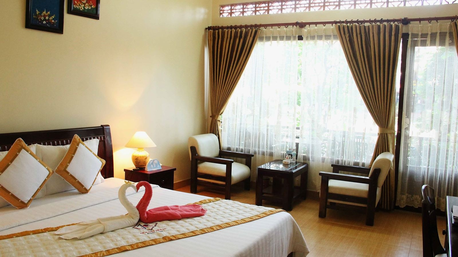 rooms-room-deluxe-at-sea-side-with-balcony-child-without-extra-bed