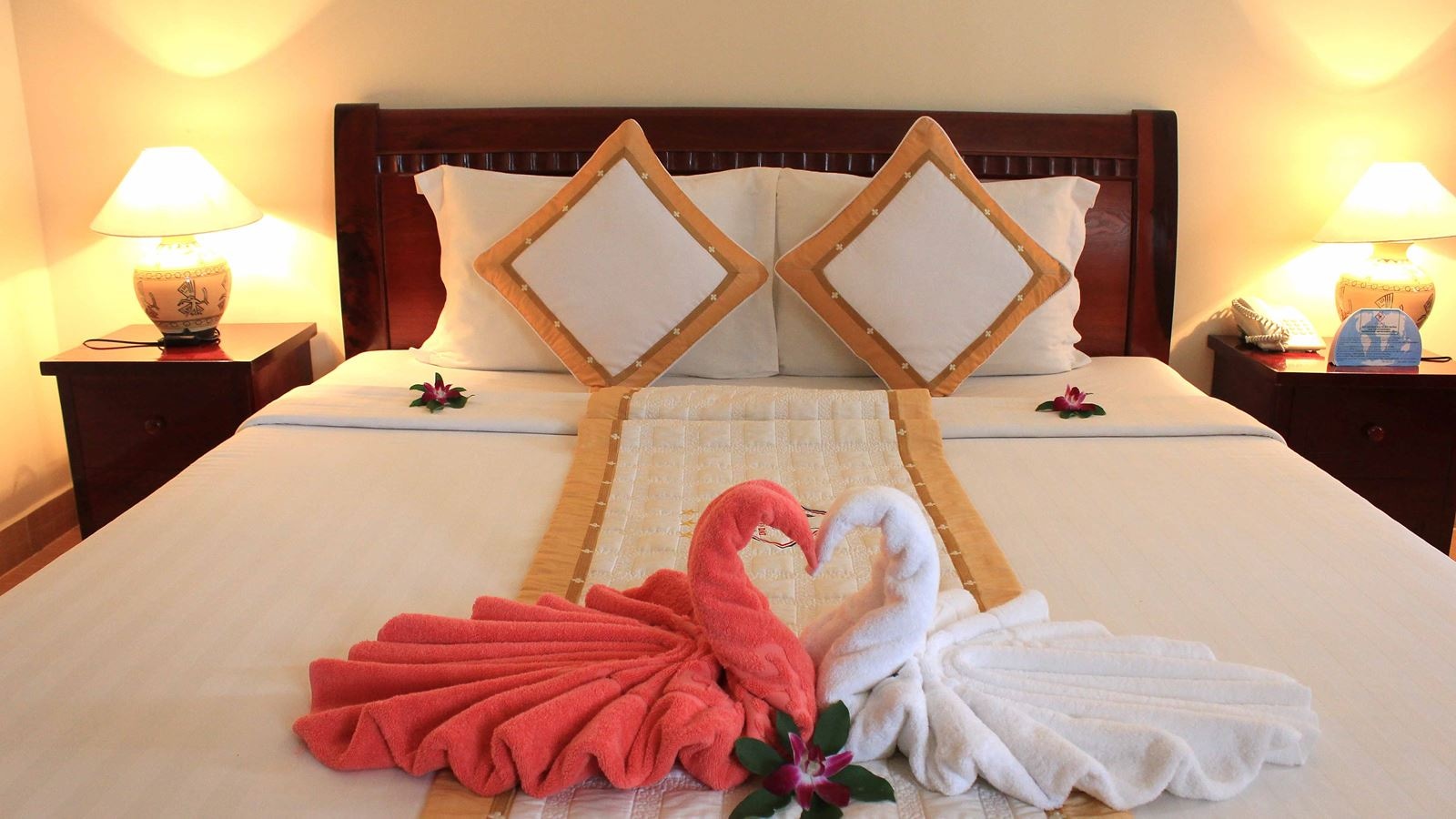 rooms-room-deluxe-nonsmoking-at-sea-side-with-balcony