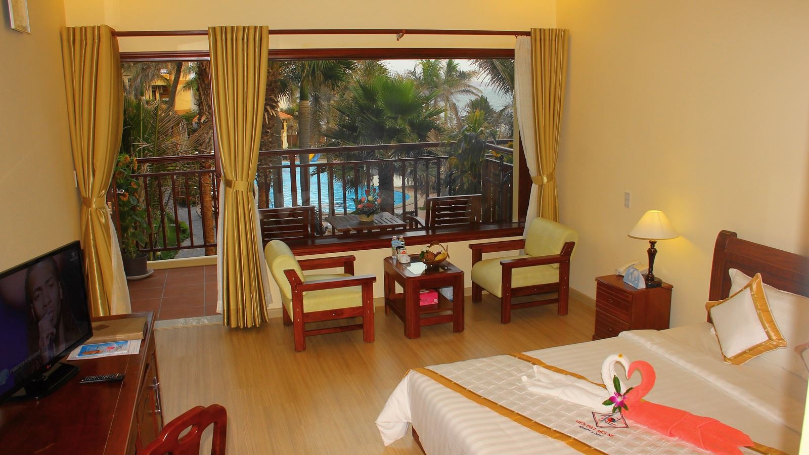 rooms-room-beach-front-senior-at-sea-side-with-balcony-child-without-extra-bed