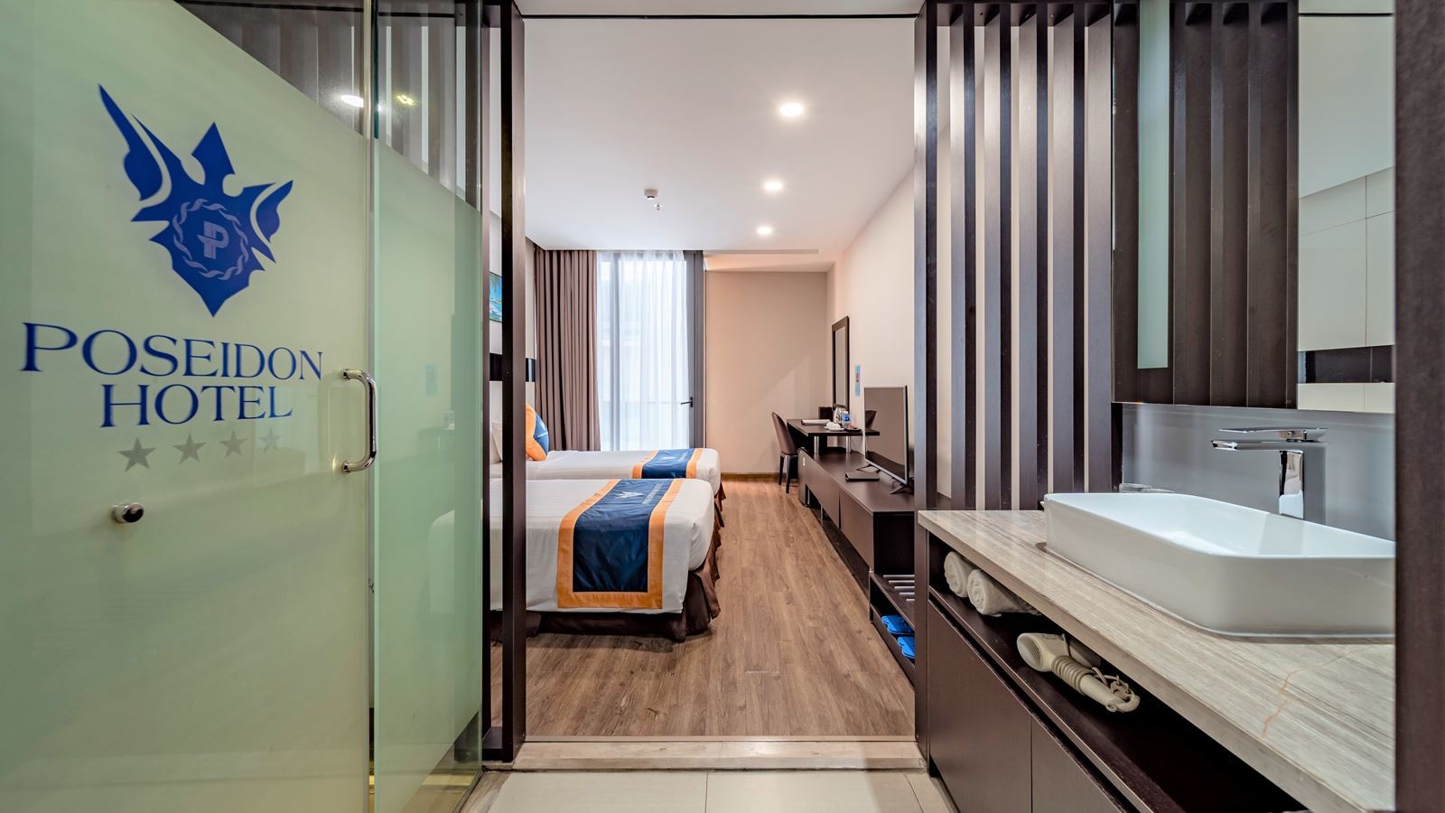 rooms-superior-with-balcony