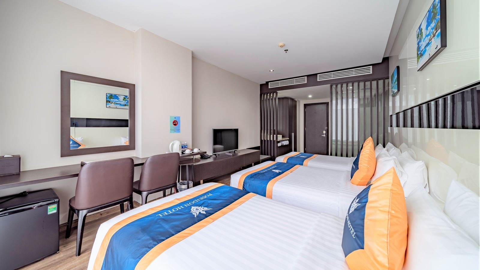 rooms-deluxe-city-view-with-window