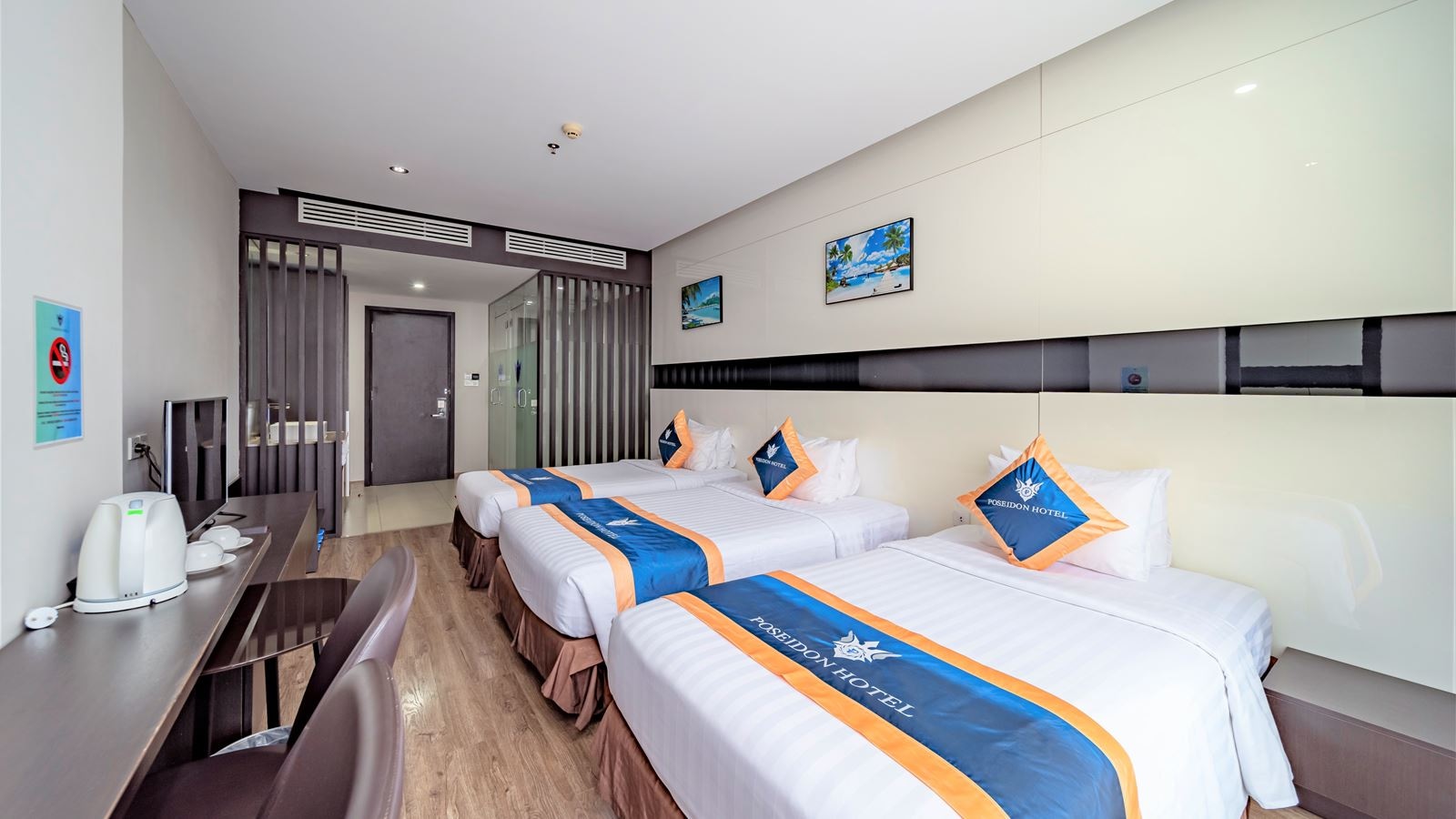 rooms-deluxe-city-view-with-window