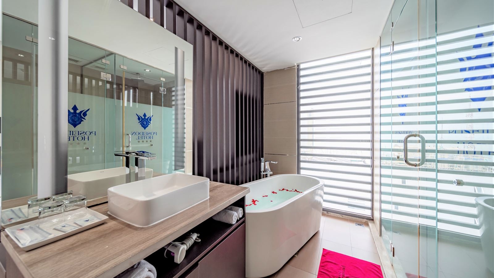 rooms-premier-deluxe-sea-view-with-window