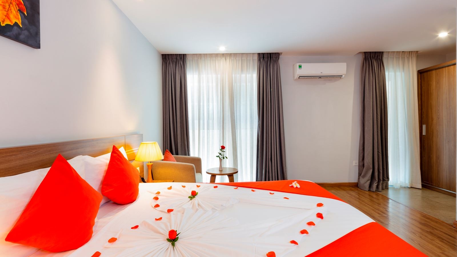 rooms-deluxe-city-view