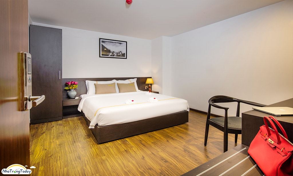 rooms-deluxe-city-view