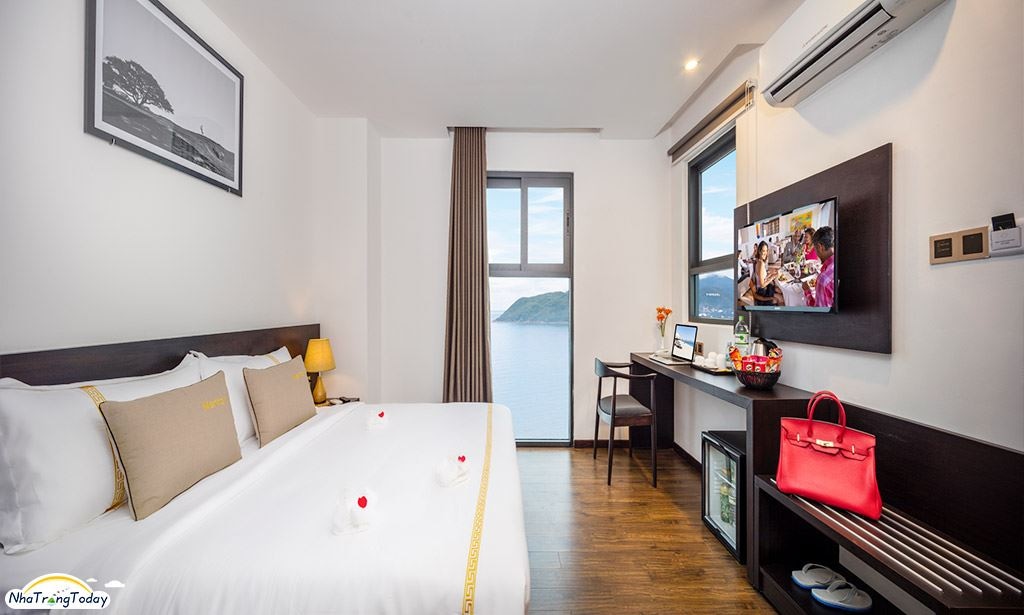 rooms-deluxe-sea-view