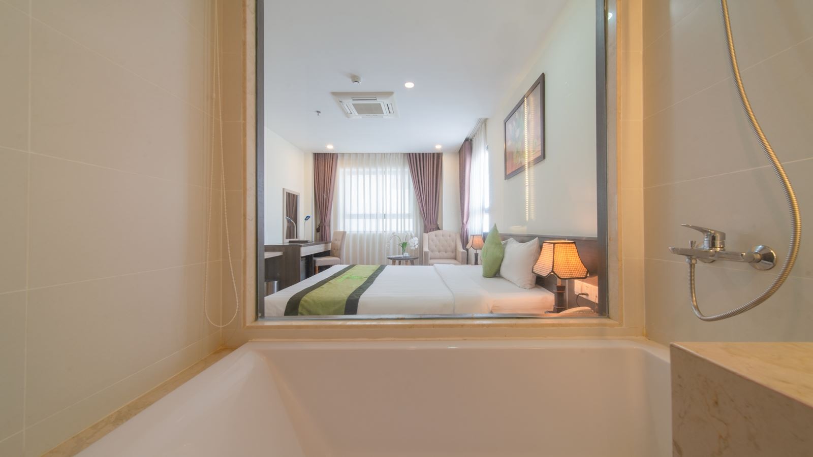 rooms-deluxe-with-balcony-child-without-extra-bed