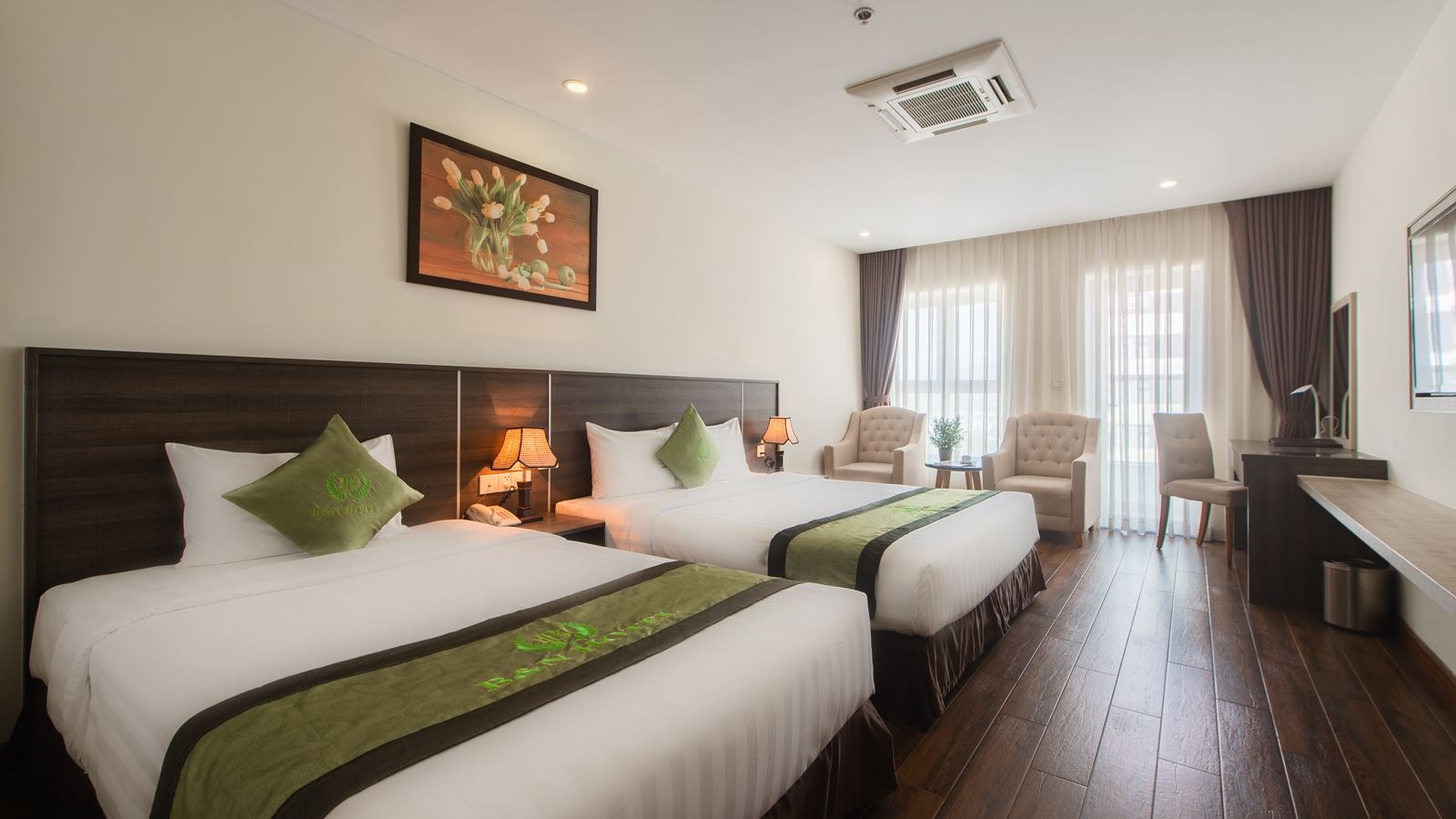 rooms-senior-deluxe-with-balcony