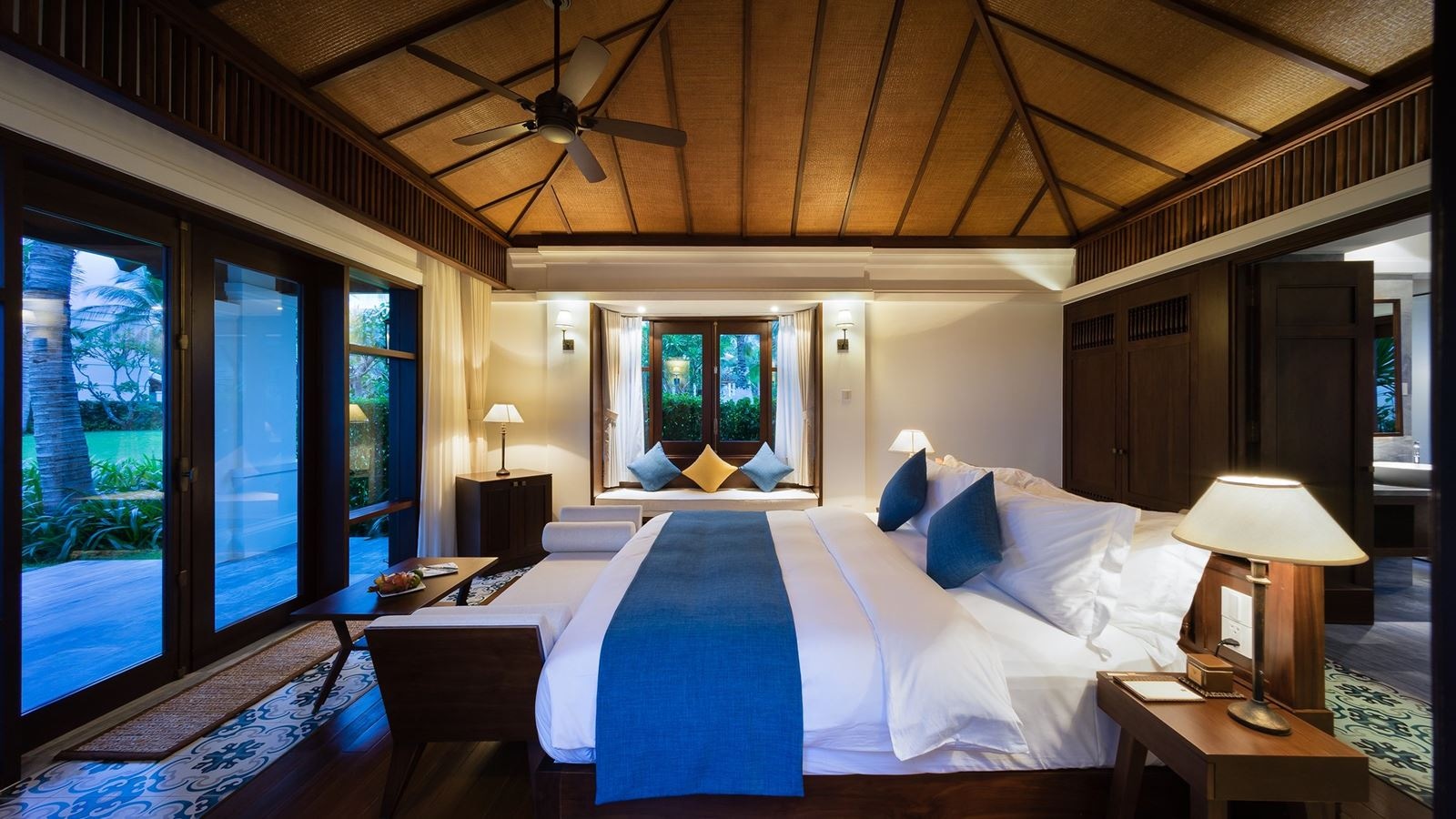 rooms-ocean-front-pool-villa