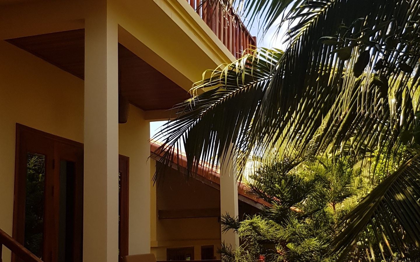 rooms-deluxe-double-roh-garden-view-with-balcony