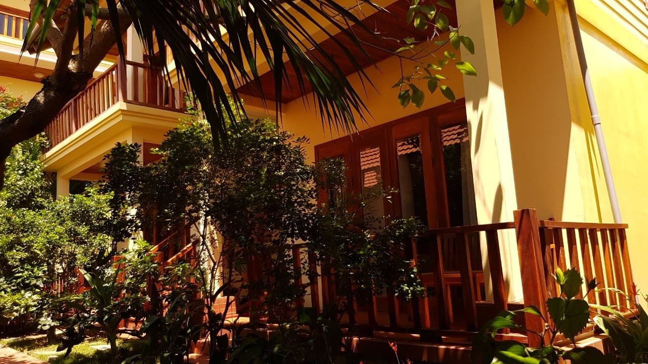 rooms-deluxe-double-roh-garden-view-with-balcony