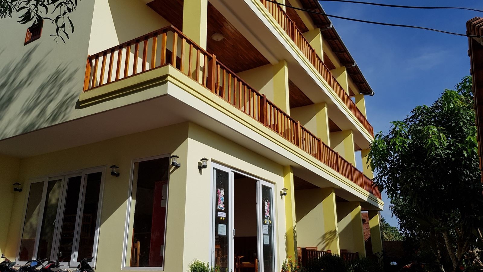 rooms-deluxe-family-roh-garden-view-with-balcony