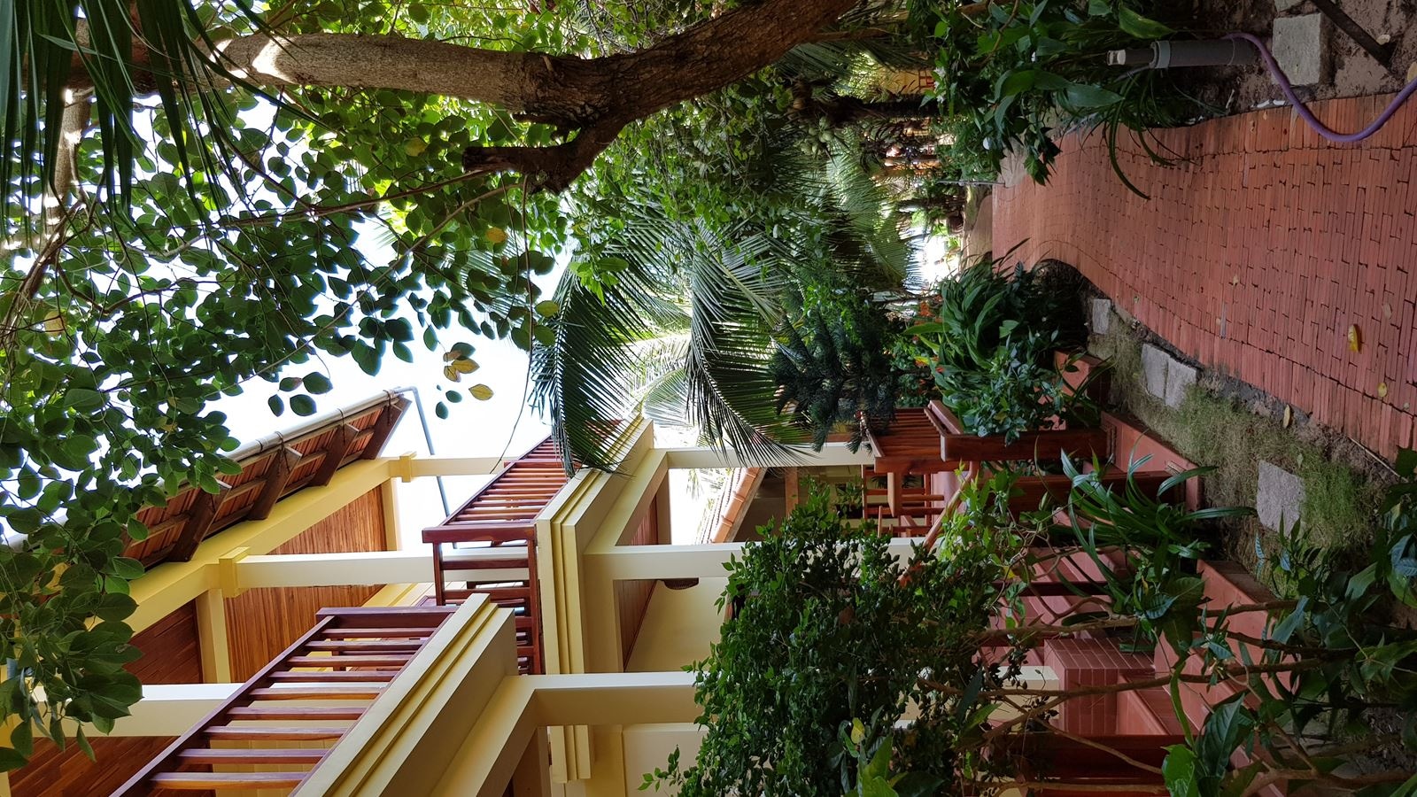 rooms-deluxe-family-roh-garden-view-with-balcony