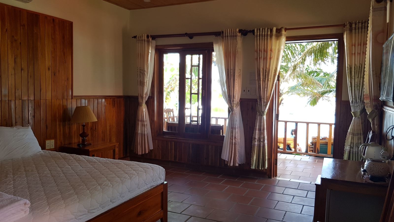 rooms-bungalow-sea-view-with-terrace