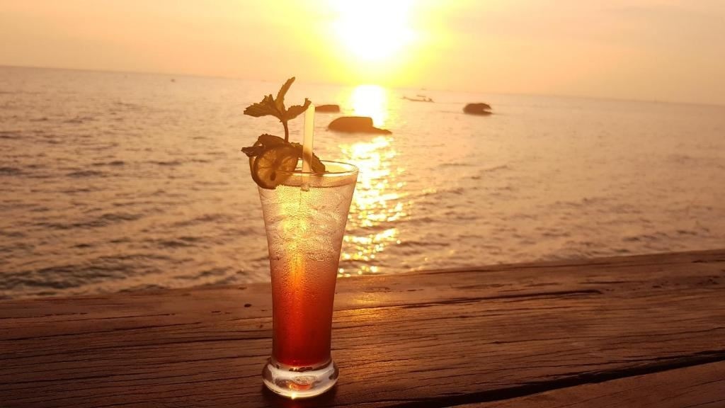 bars-free-beach-bar--restaurant