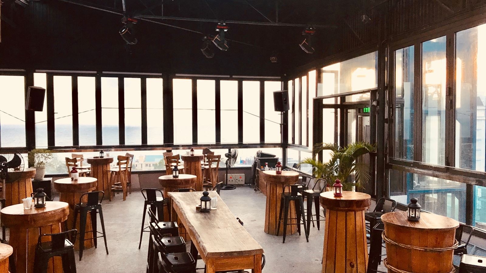 bars-sky-rooftop-bar