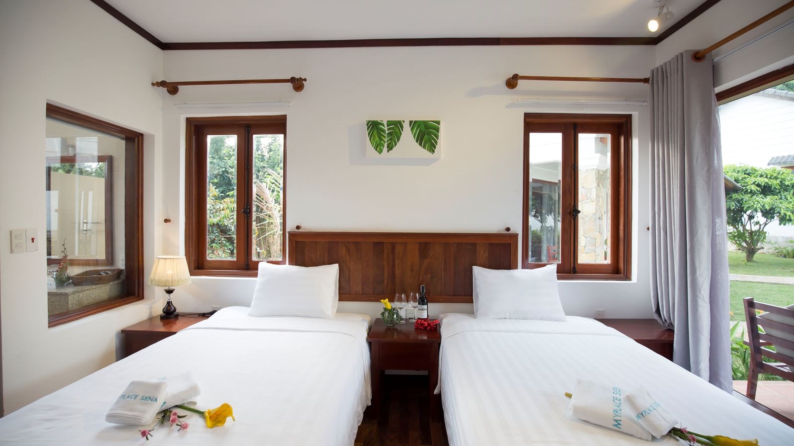 rooms-pool-retreat-double