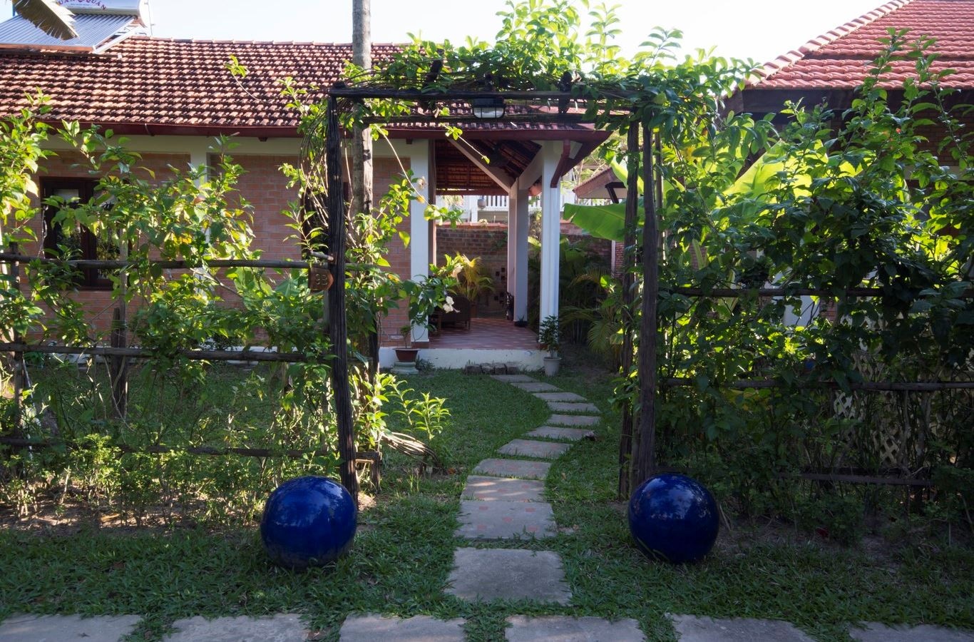 rooms-cottage-garden-view