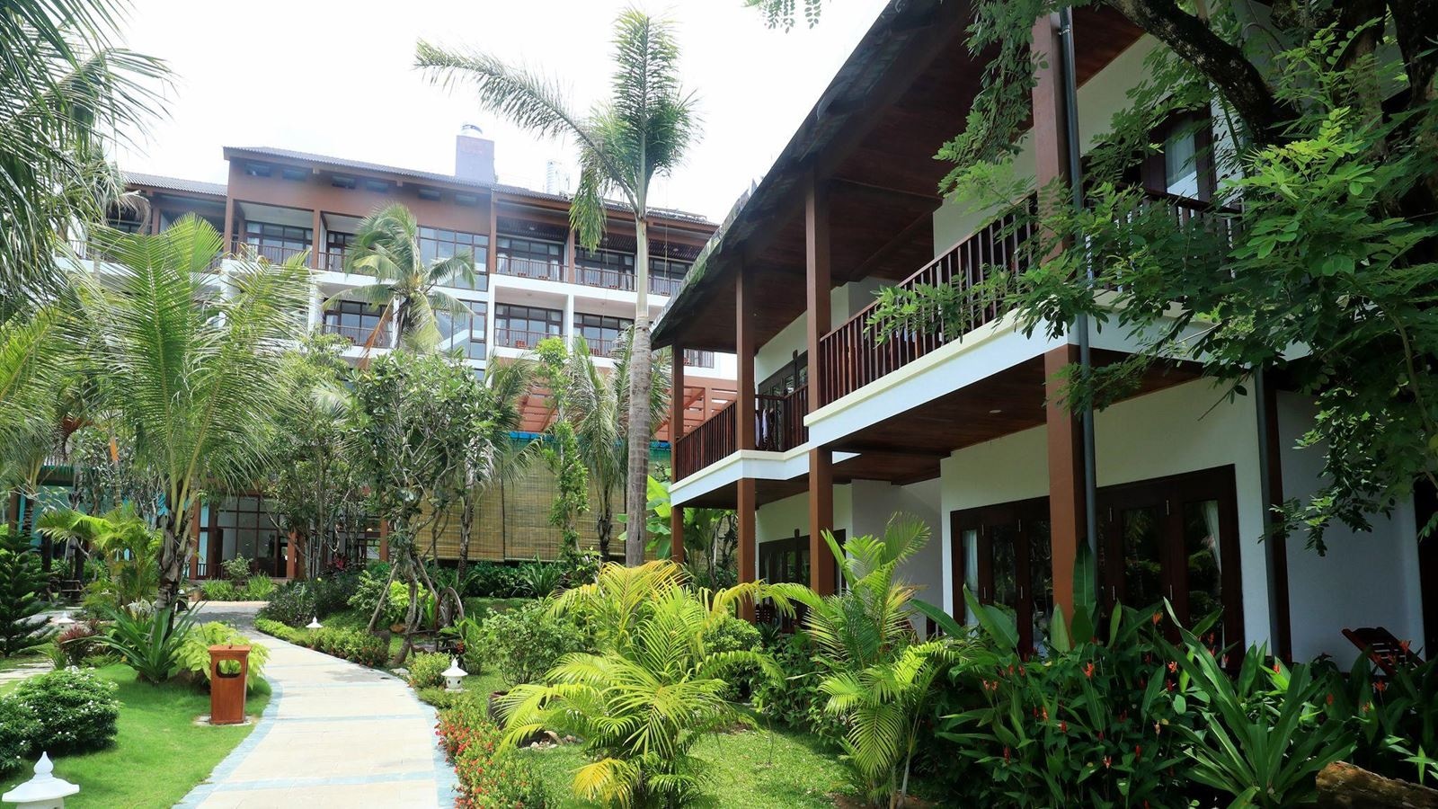 rooms-deluxe-garden-view-with-balcony-child-without-extra-bed