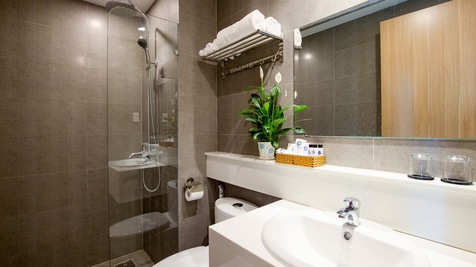 rooms-standard-room-city-view