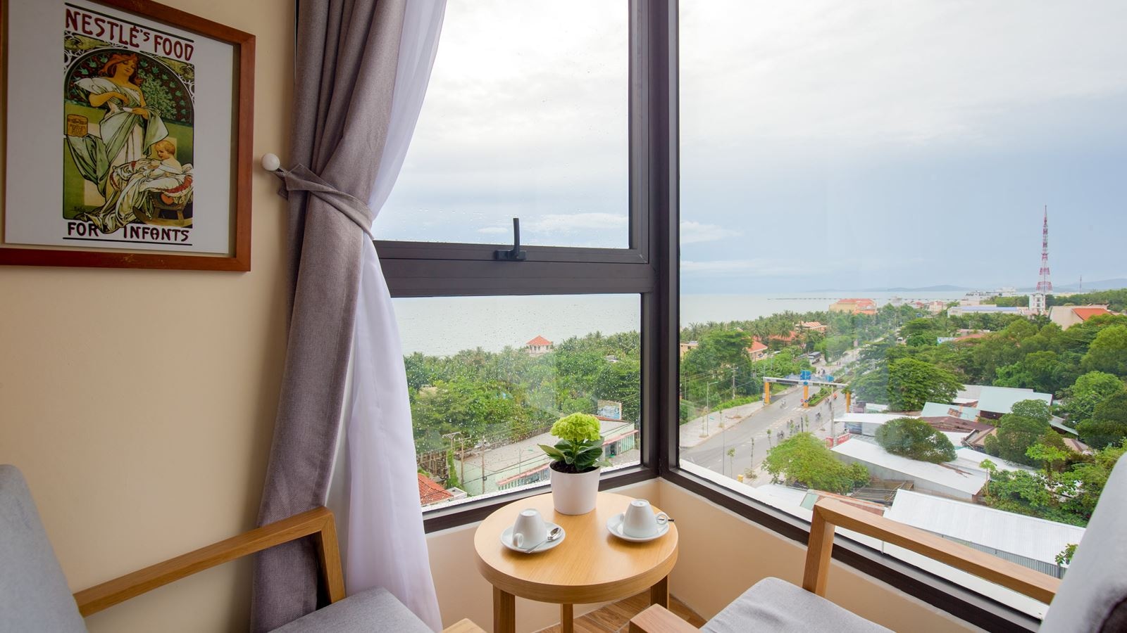 rooms-standard-room-city-view