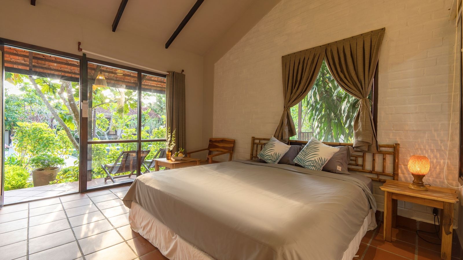 rooms-deluxe-cottage-pool-view