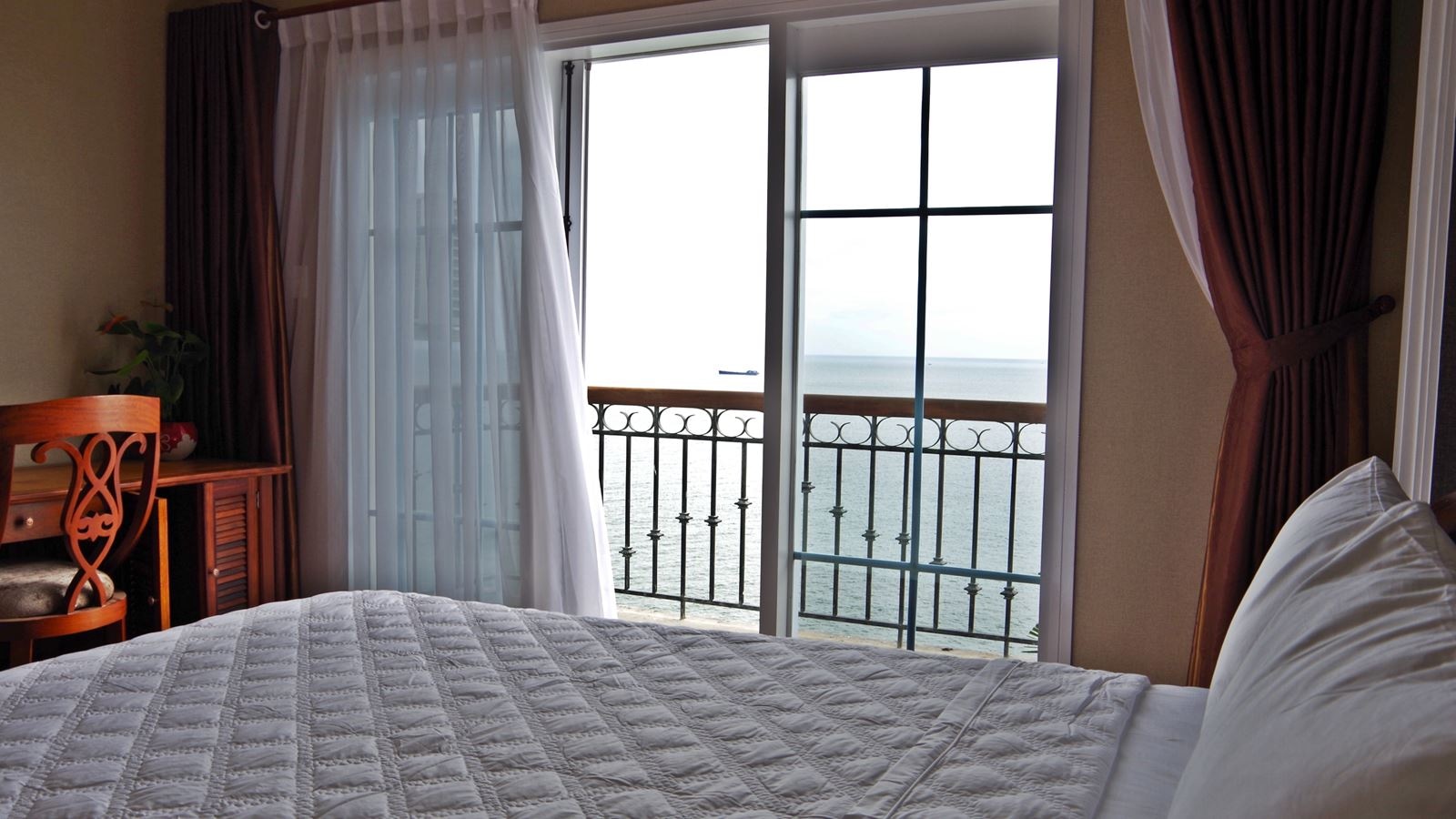 rooms-deluxe-ocean-view-child-without-extra-bed