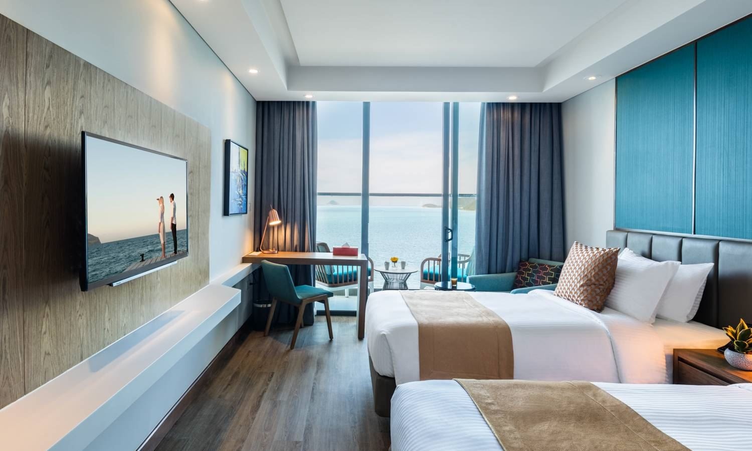 rooms-deluxe-twin-city-and-partial-ocean-view-no-extra-bed