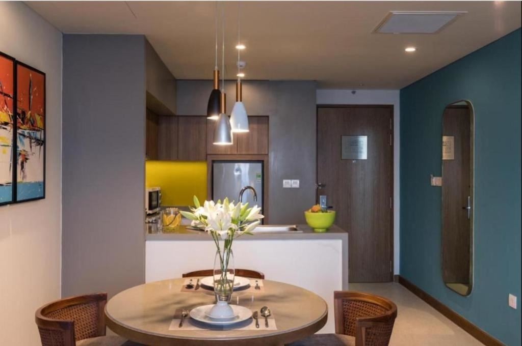 rooms-1-bedroom-deluxe-city-and-partial-ocean-view