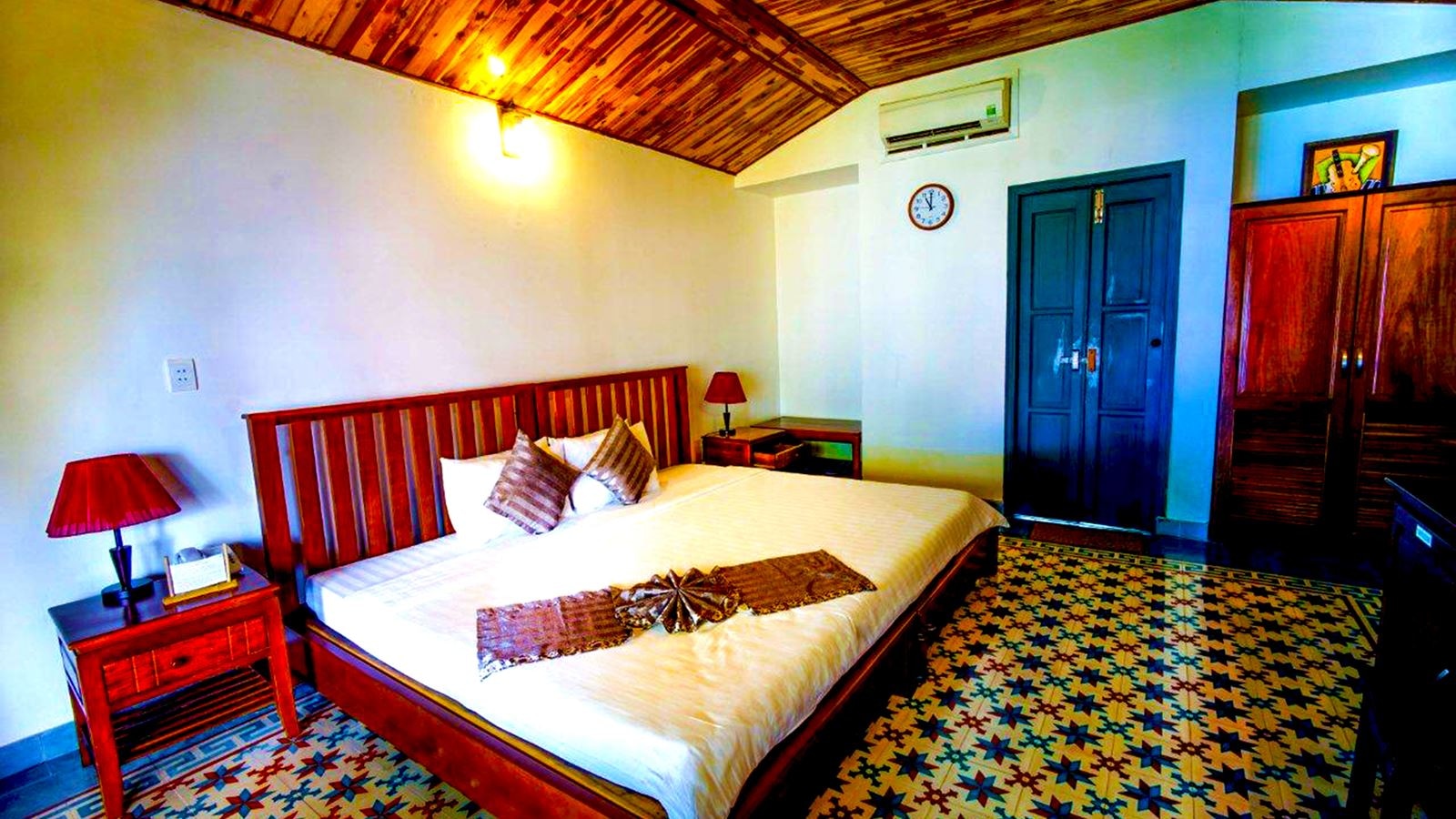 rooms-deluxe-bungalow-partial-sea-view