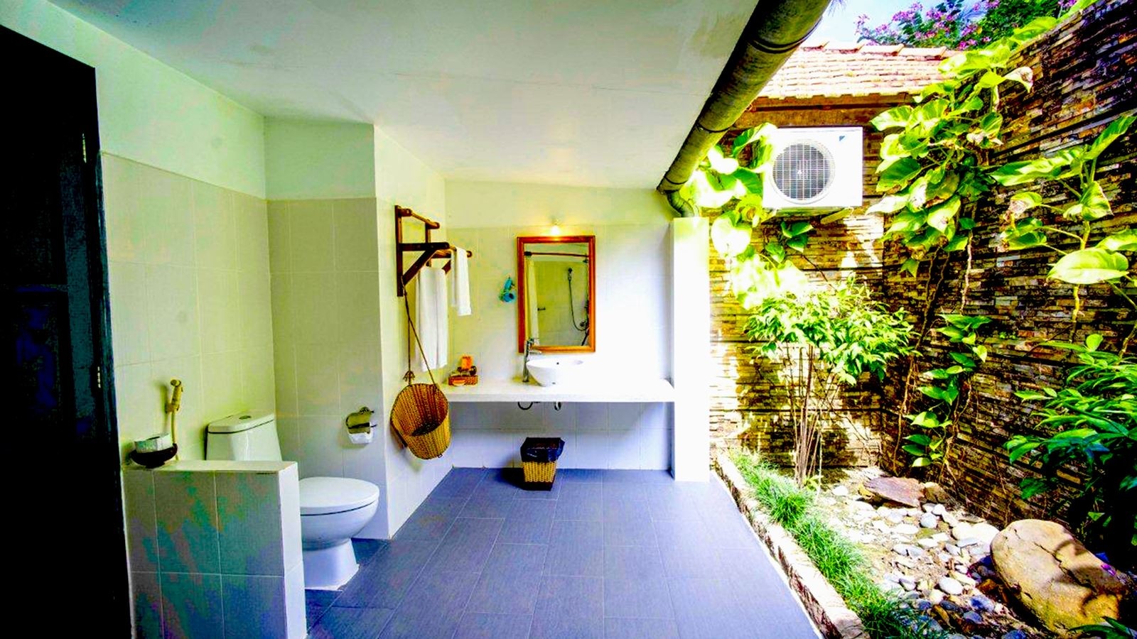 rooms-deluxe-bungalow-partial-sea-view