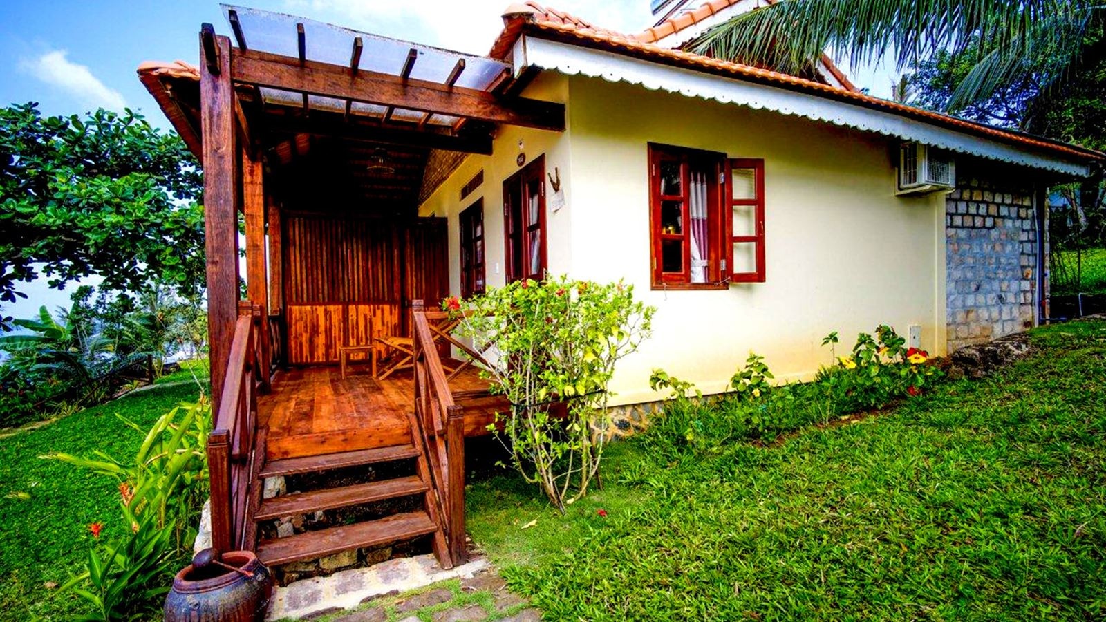 rooms-premier-bungalow-beach-front