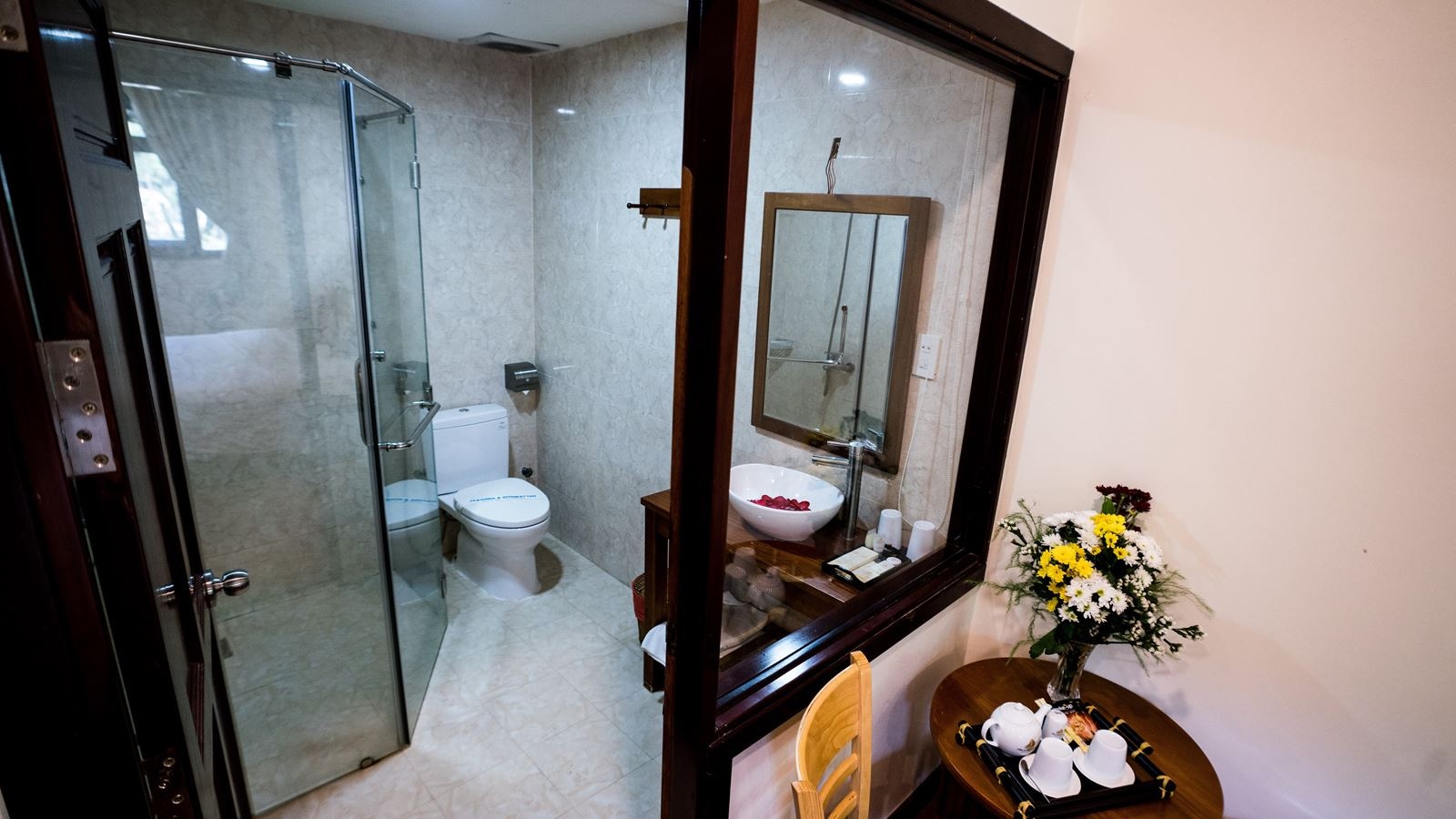 rooms-deluxe-pool-view