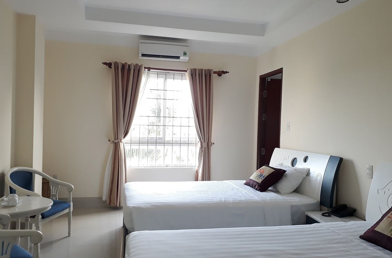 rooms-deluxe-twin-room