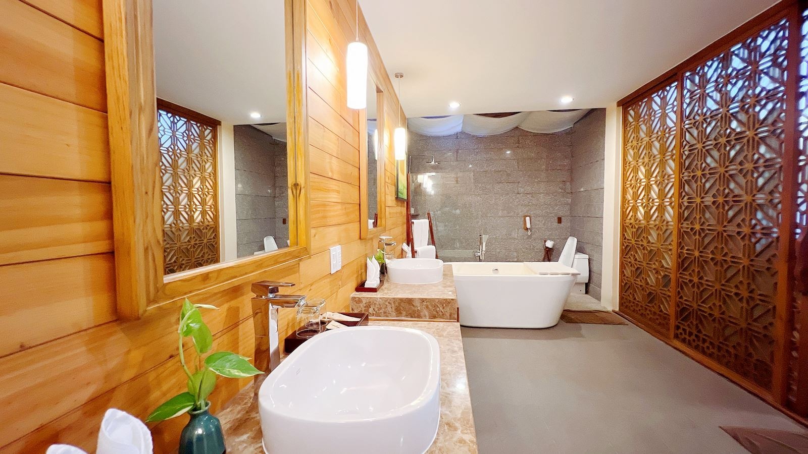 rooms-aroma-luxury-villa-with-jacuzzi-with-balcony