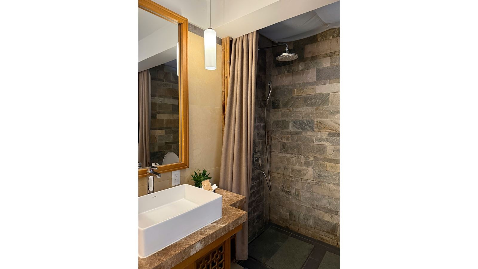 rooms-bungalow-sea-view-with-balcony