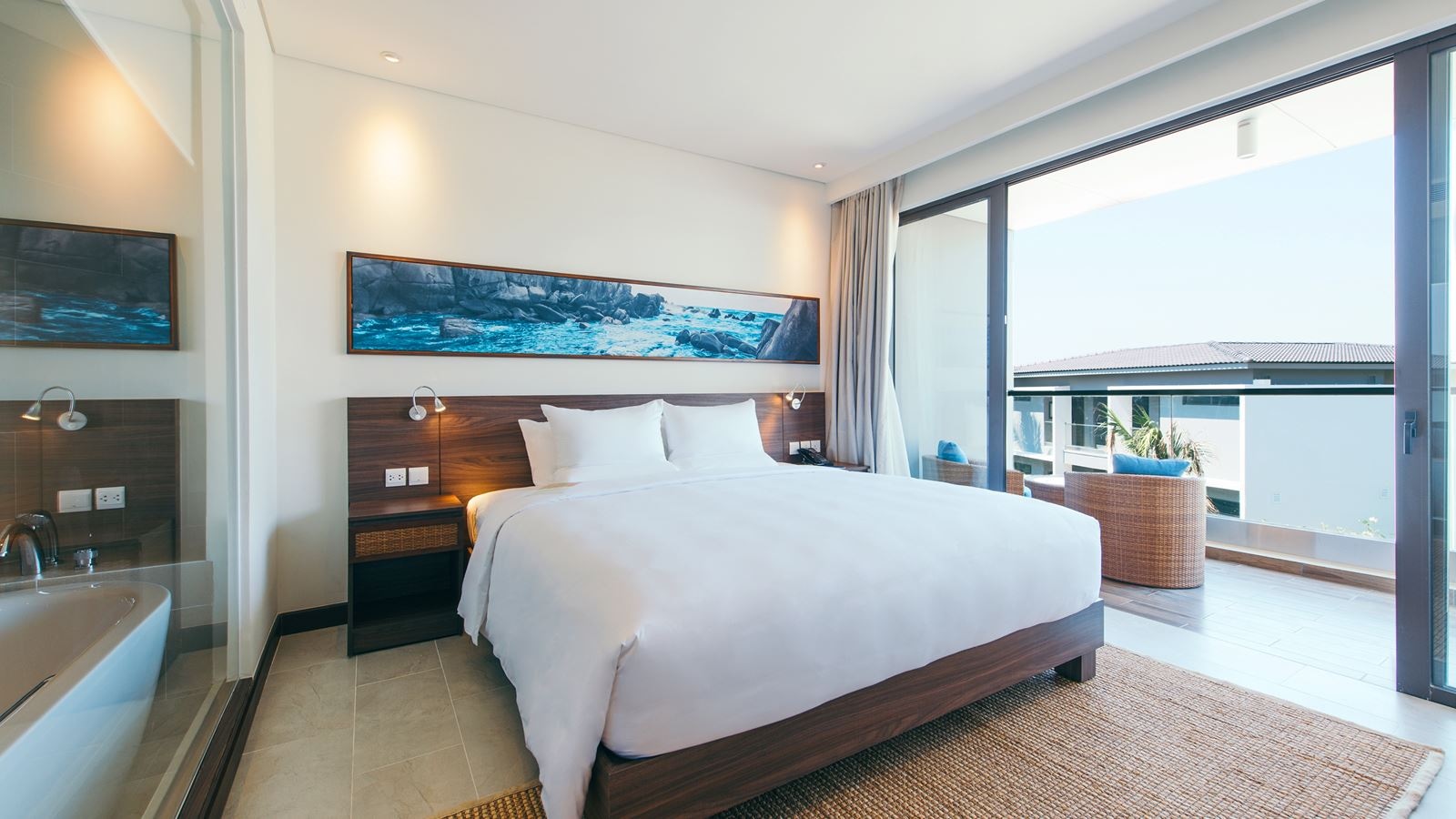 rooms-suite-with-balcony