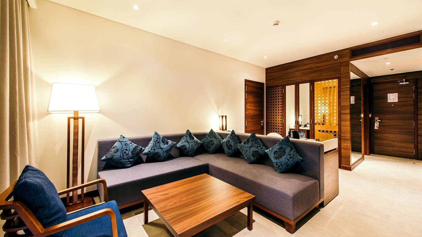 rooms-suite-with-balcony