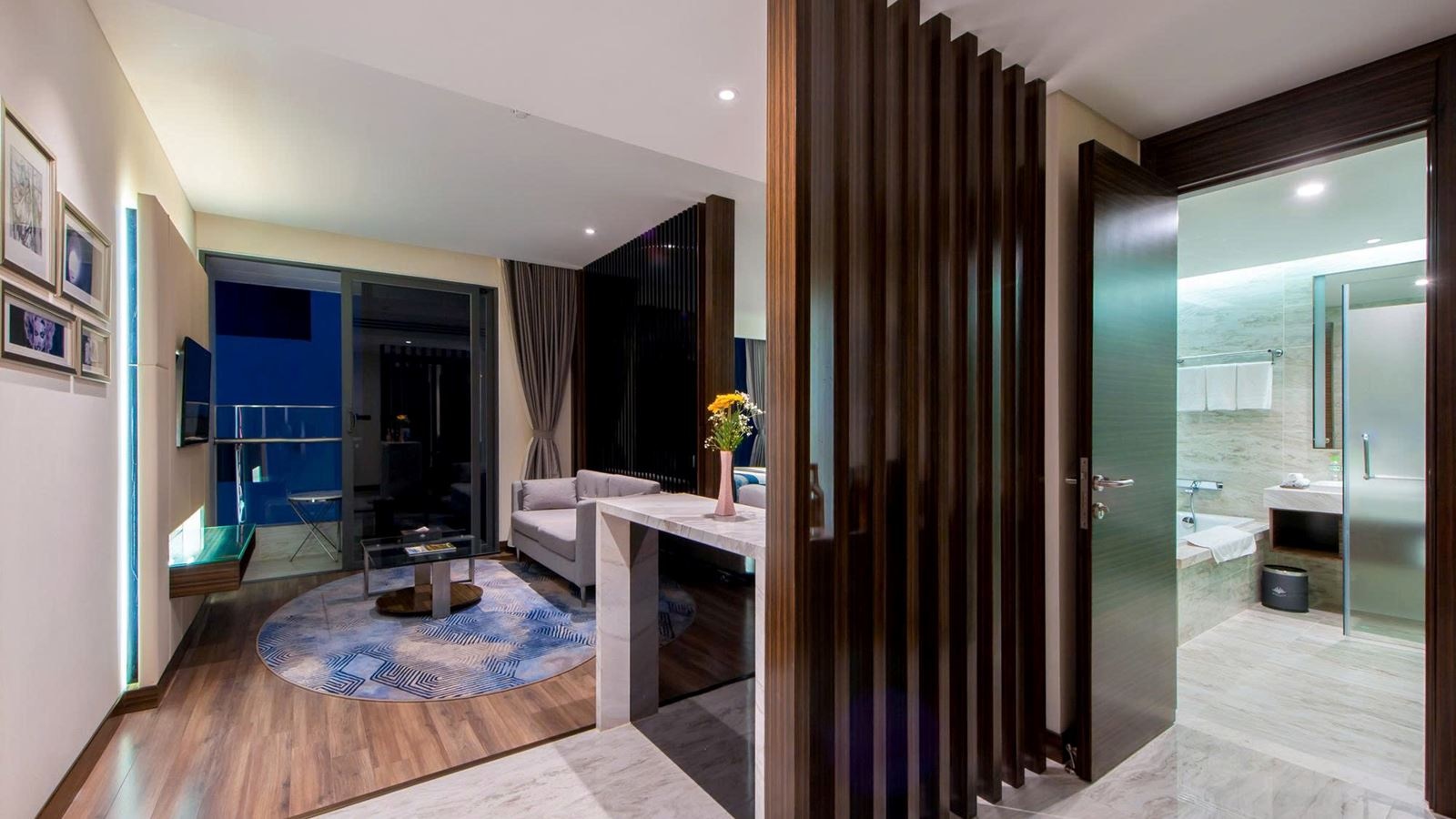 rooms-triple-suite-partial-sea-view-with-balcony