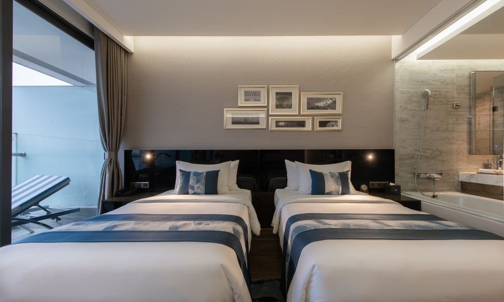 rooms-premier-balcony-ocean-view