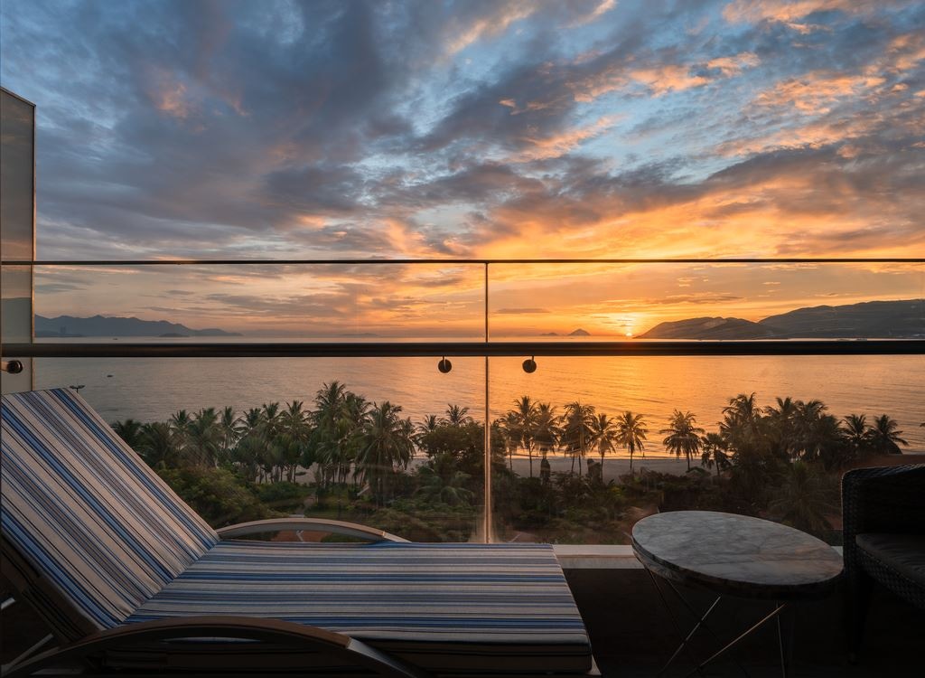 rooms-premier-balcony-ocean-view