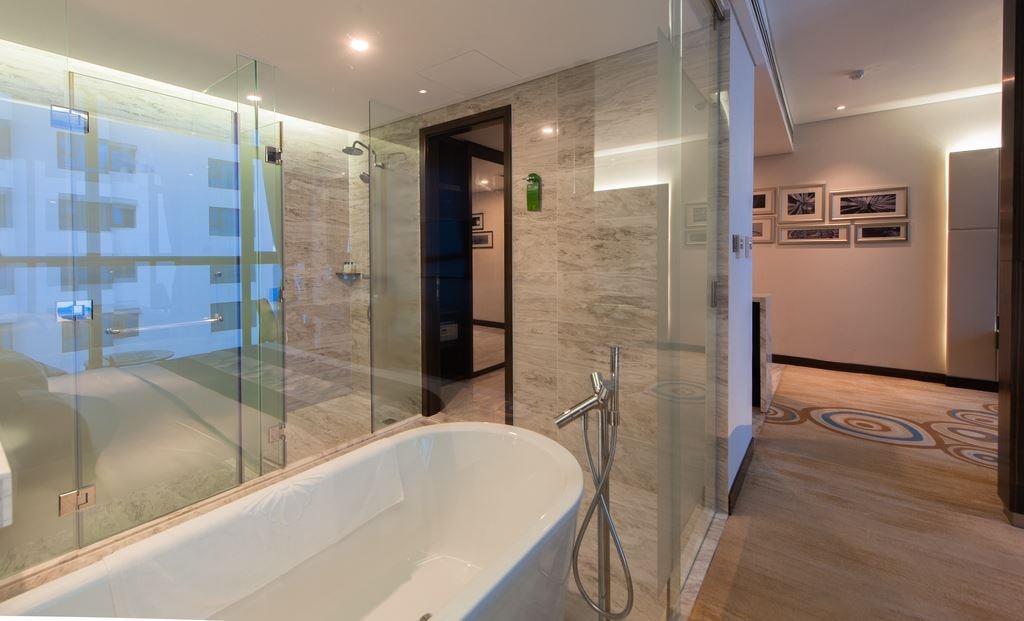 rooms-grand-suite-sea-view-balcony