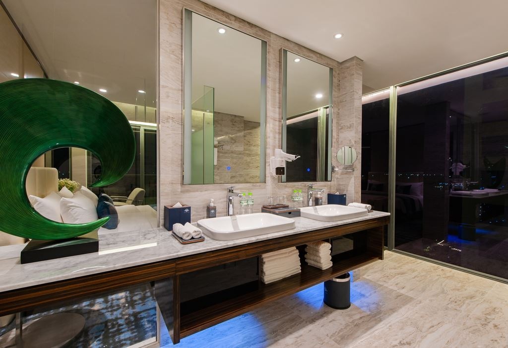 rooms-queen-ann-suite-ocean-view-balcony-child-without-extra-bed