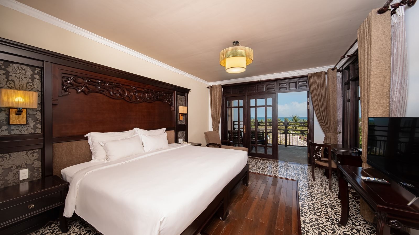 rooms-deluxe-balcony