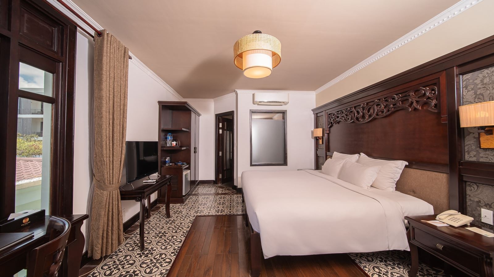 rooms-deluxe-balcony