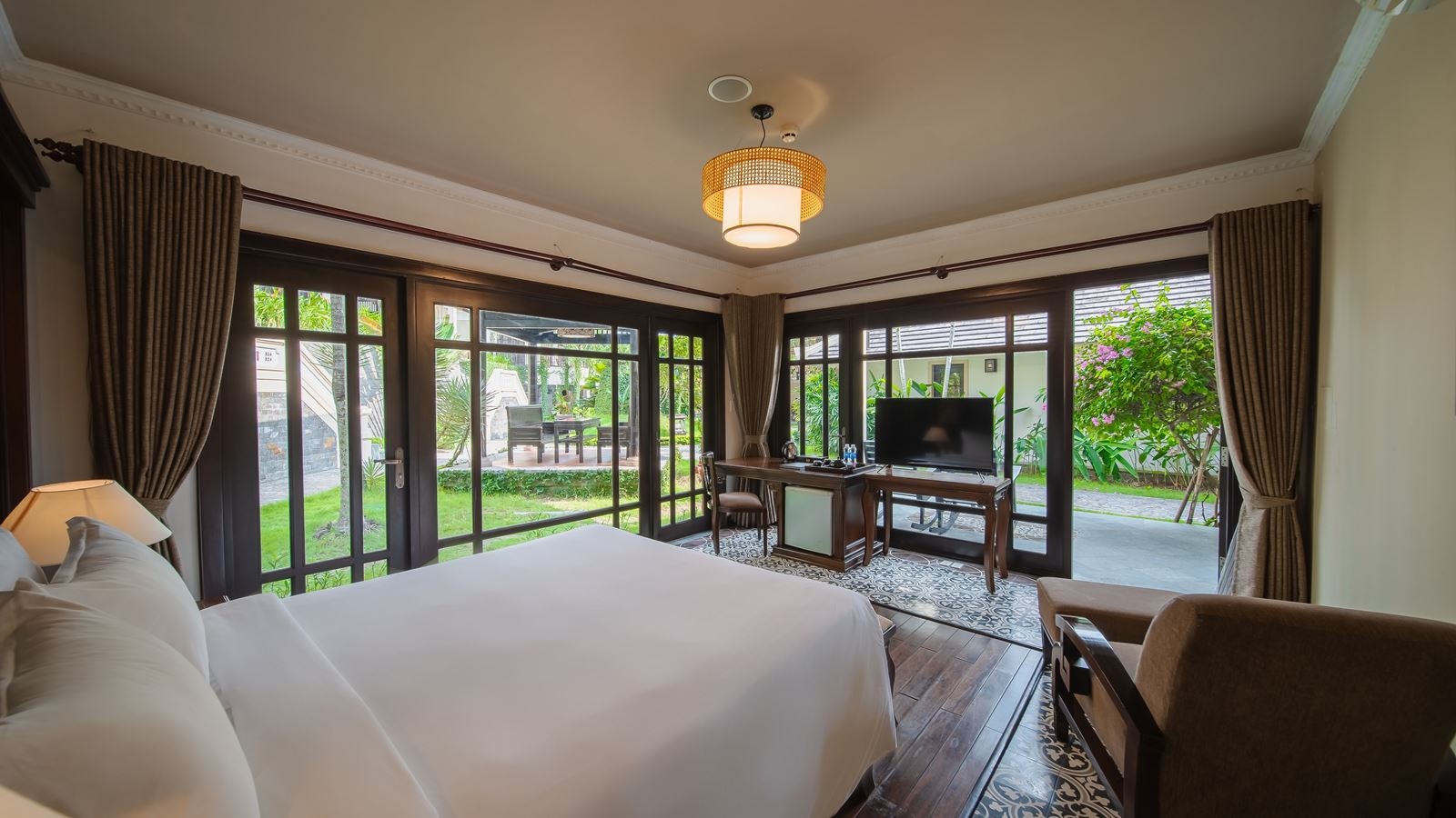 rooms-premier-deluxe-with-terrace-or-balcony