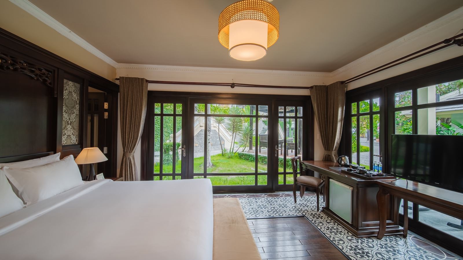 rooms-premier-deluxe-with-terrace-or-balcony