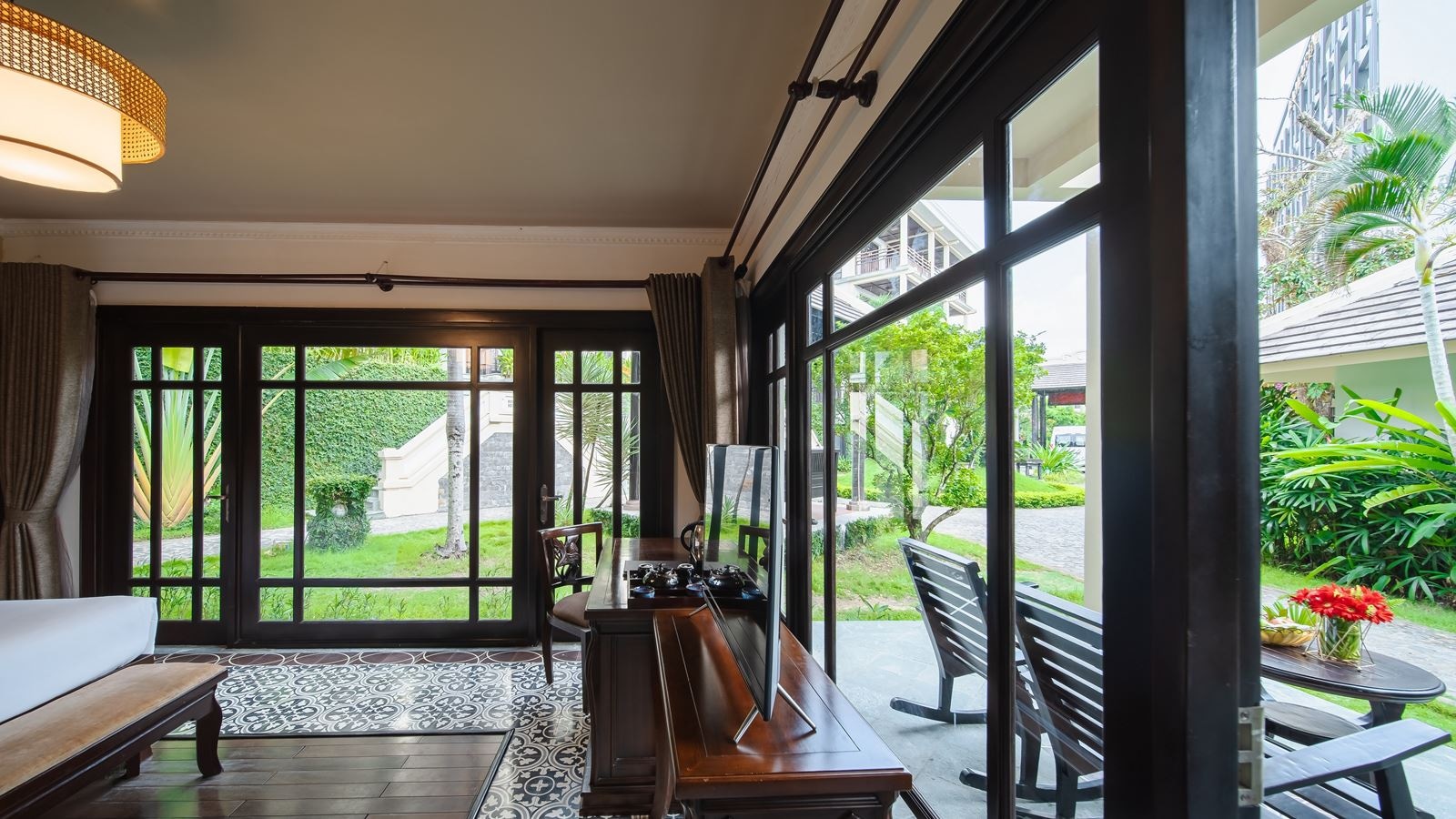 rooms-premier-deluxe-with-terrace-or-balcony