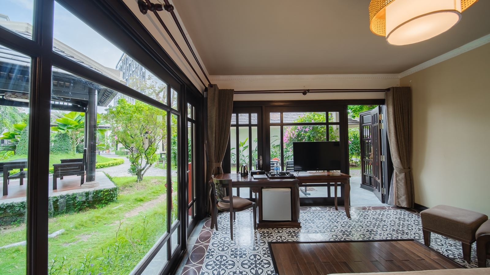 rooms-premier-deluxe-with-terrace-or-balcony