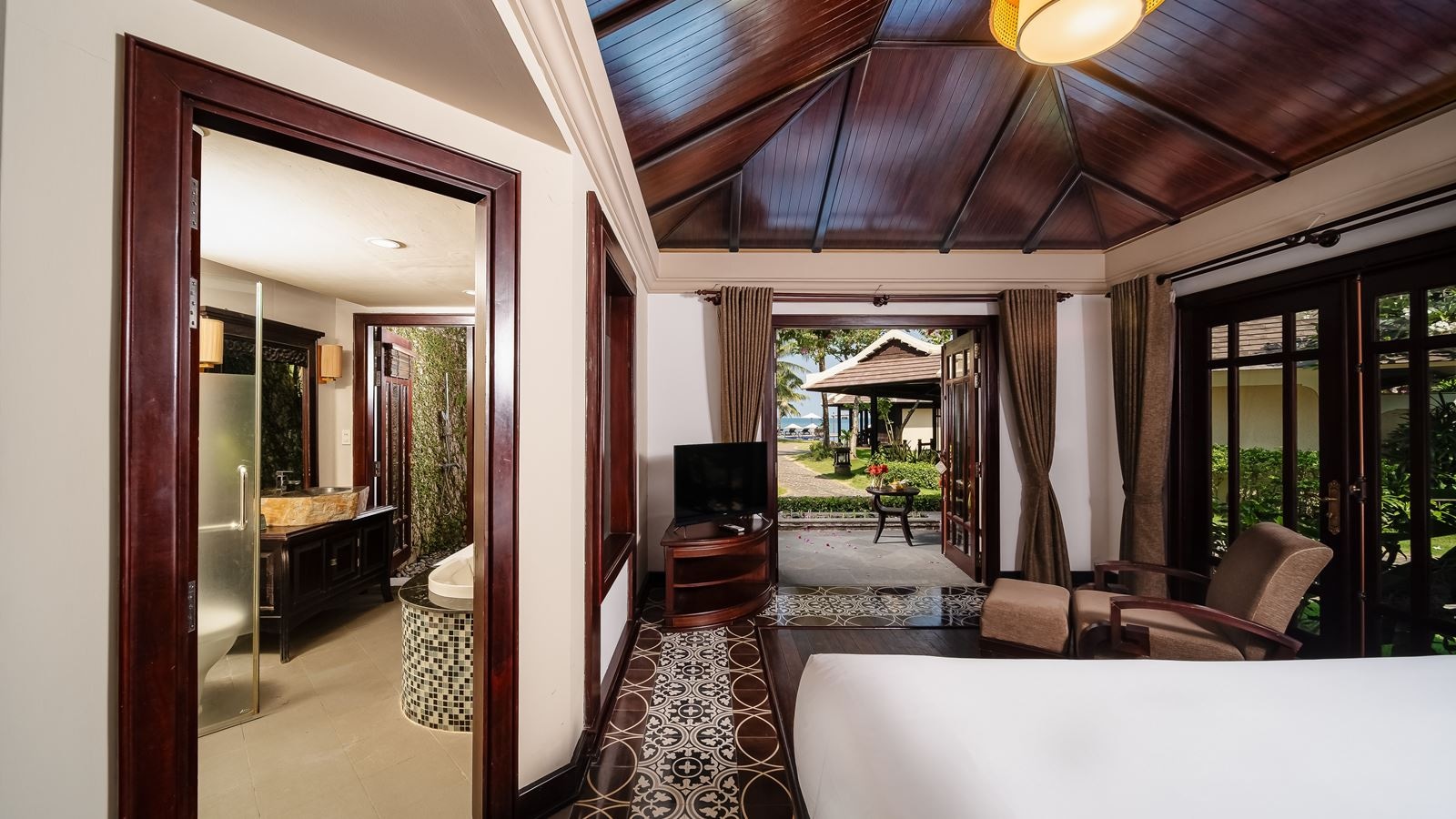 rooms-executive-bungalow-with-terrace